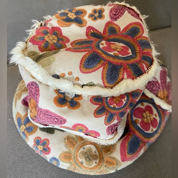 NWOT Bucket hat in very soft suede with floral design. - Picture 1 of 3